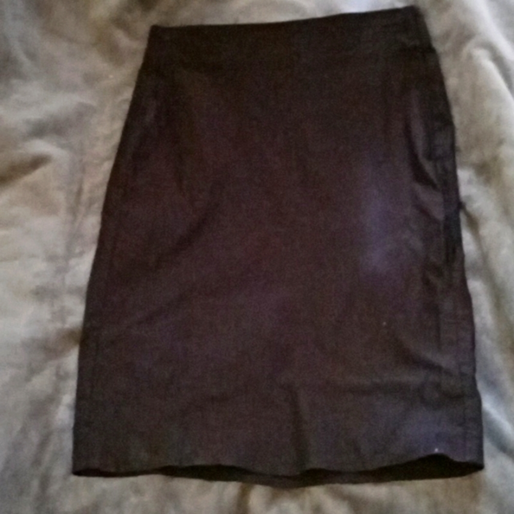 High/low black skirt